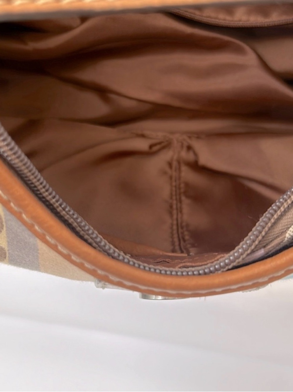 FOSSIL Shoulder Bag & Sunglasses Bundle - Picture 4 of 7